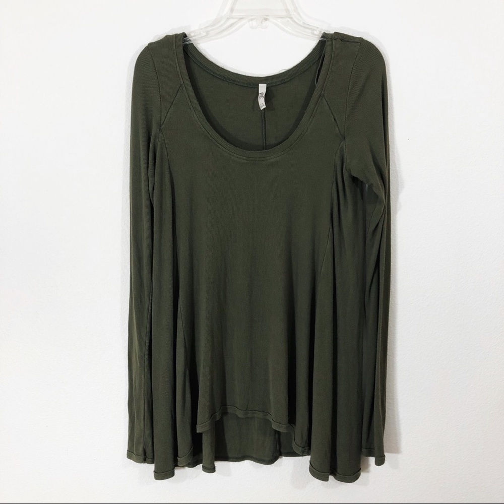 Free people | green ribbed flowy long sleeve